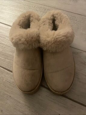 Cozy Women’s Shearling-Lined Slip-On Slipper Boot in Beige